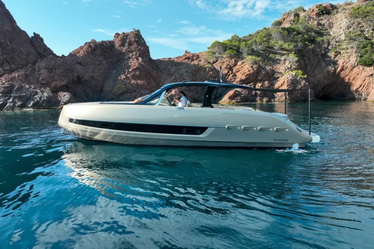 2020-invictus-yacht-tt460-power-9868757-20250711013853486-1