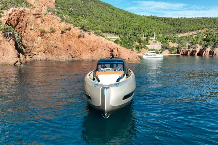 2020-invictus-yacht-tt460-power-9868757-20250711013907308-1