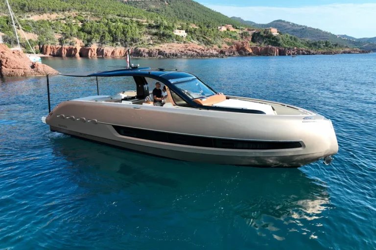2020-invictus-yacht-tt460-power-9868757-20250711013946354-1
