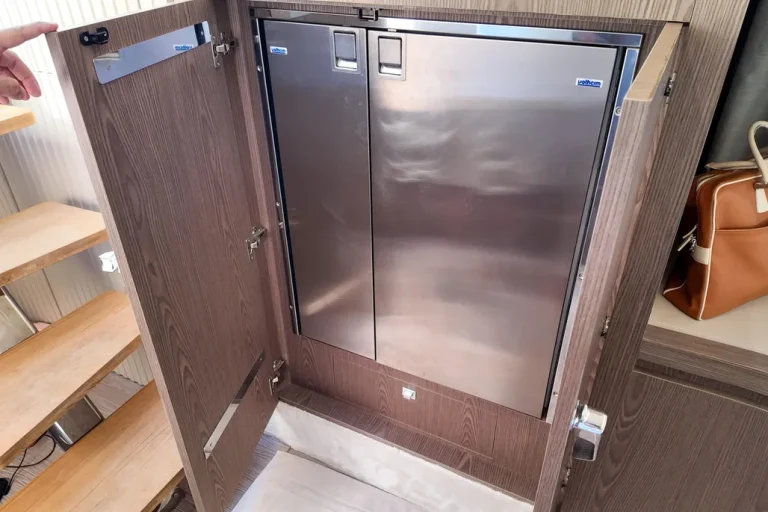 2020-invictus-yacht-tt460-power-9868757-20250711015150627-1