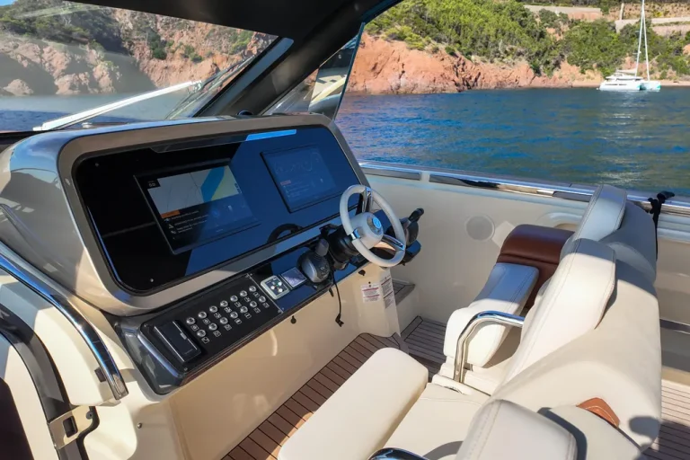 2020-invictus-yacht-tt460-power-9868757-20250711015311894-1