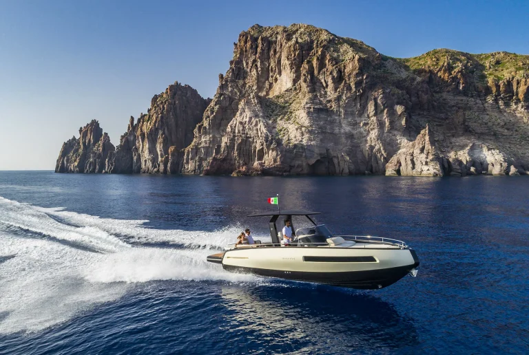 InvictusYacht_GT280_1